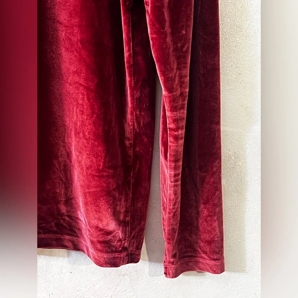 ASOS DESIGN muscle long sleeve t-shirt in burgundy velour with turtleneck - Picture 9 of 16